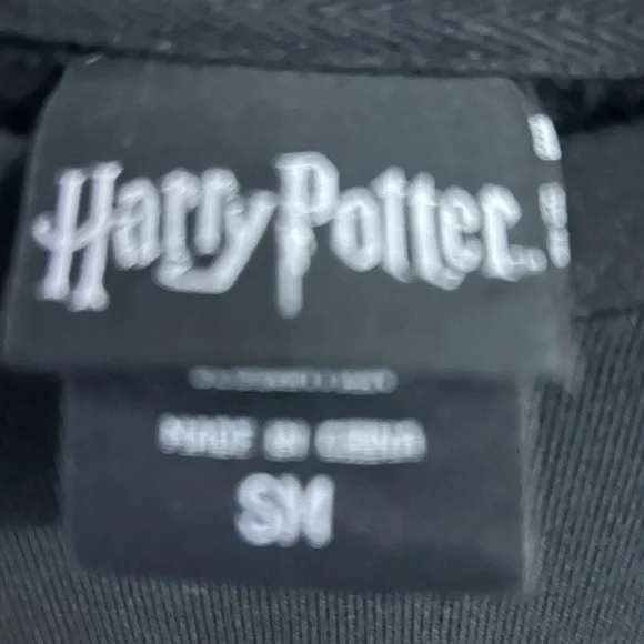 Harry Potter Hufflepuff Oversized Crewneck Lightweight Sweater - Picture 2 of 4